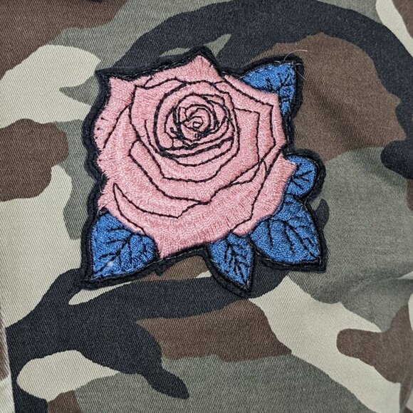 NEW PacSun Women's  Size S Camo Rose Swans Flower Embroidered Jacket Shacket - Picture 4 of 12